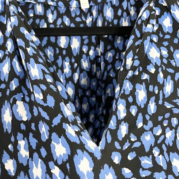 Joie Blue Animal Print Silk Blouse NWOT - Picture 6 of 10